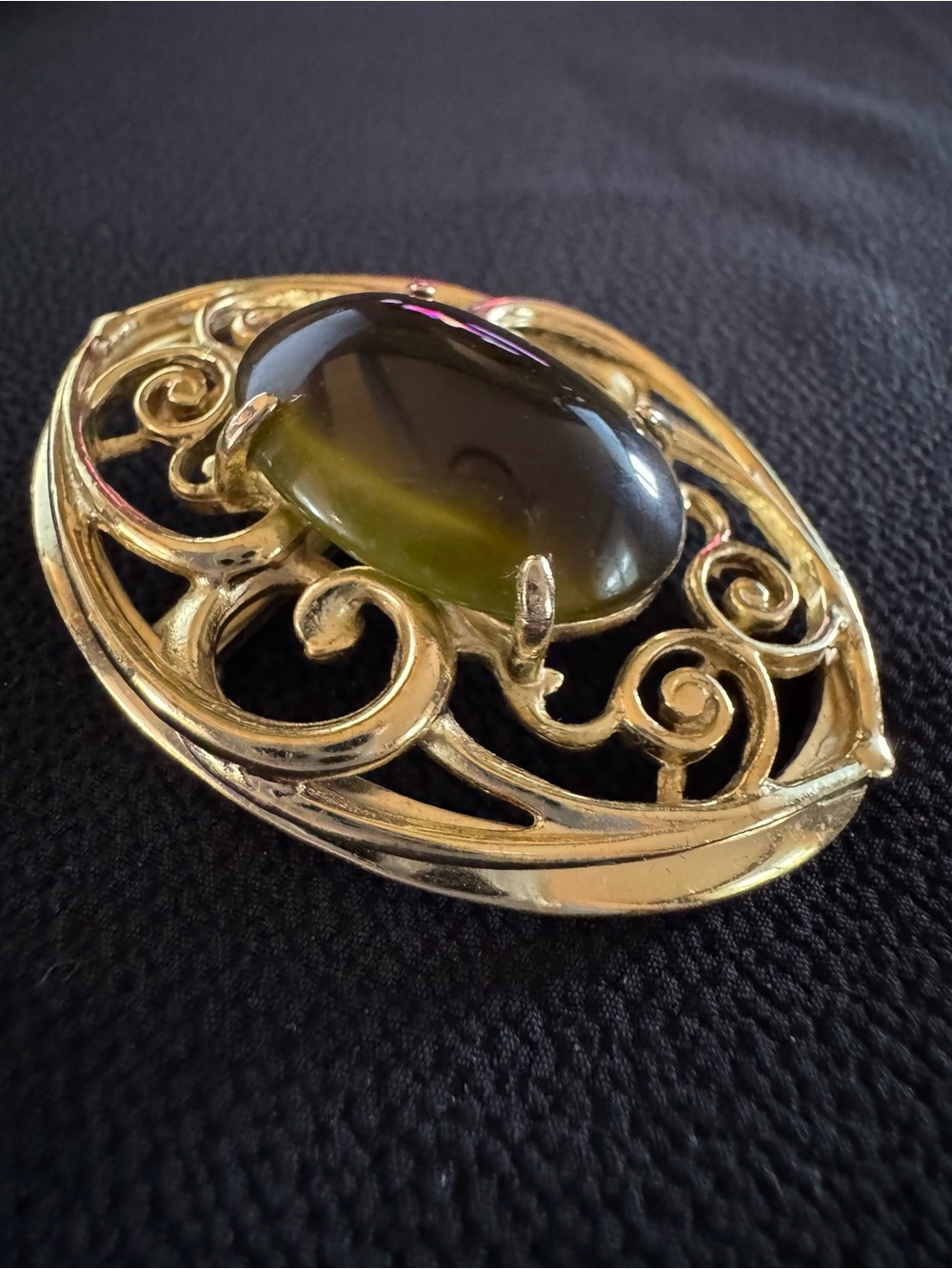 Vintage Gold Openwork Victorian Revival Brooch - Picture 4 of 4